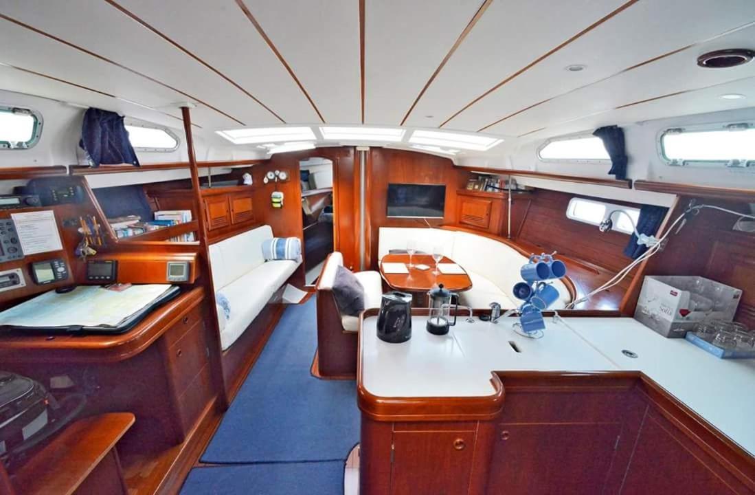 Luxury Yacht Stay "White Dove" Sleeps 6 Гибралтар Экстерьер фото