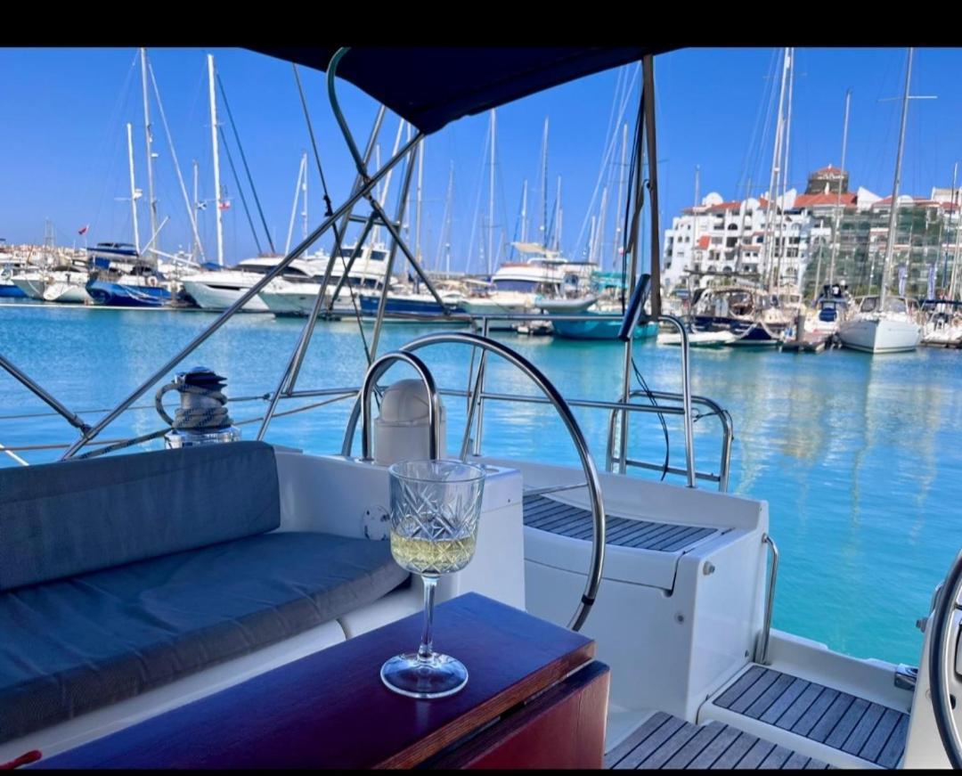 Luxury Yacht Stay "White Dove" Sleeps 6 Гибралтар Экстерьер фото